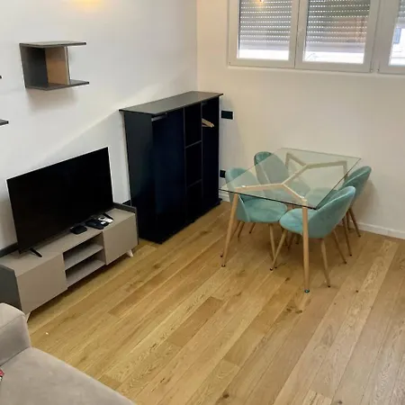 Modern 3 Bedrooms 米兰
